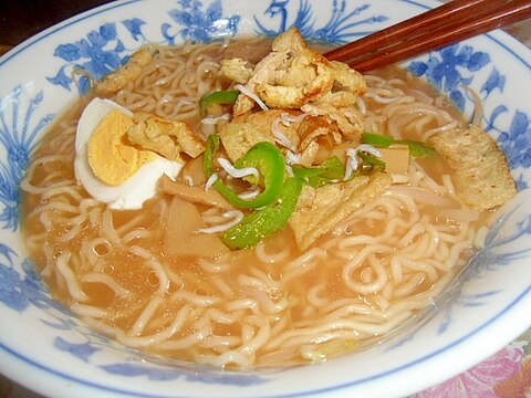 油揚げ入りラーメン